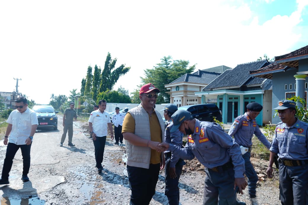 Jalan Viral Berbuah Aksi Nyata, Plt Bupati Lamteng Kucurkan Rp200 Juta ...